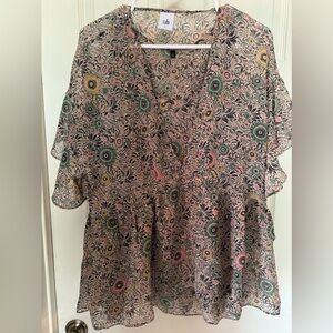 Women’s large cabi blouse. Matching attached tank. Flutter short sleeves.